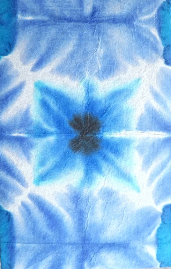 Stage d'origami et encre pour enfants, adultes et ados. Dessins et peintures pourront être réalisés dans ce joli carnet en accordéon. Sur Rezé, Nantes Saint seb, Sorinières, St Herblain.